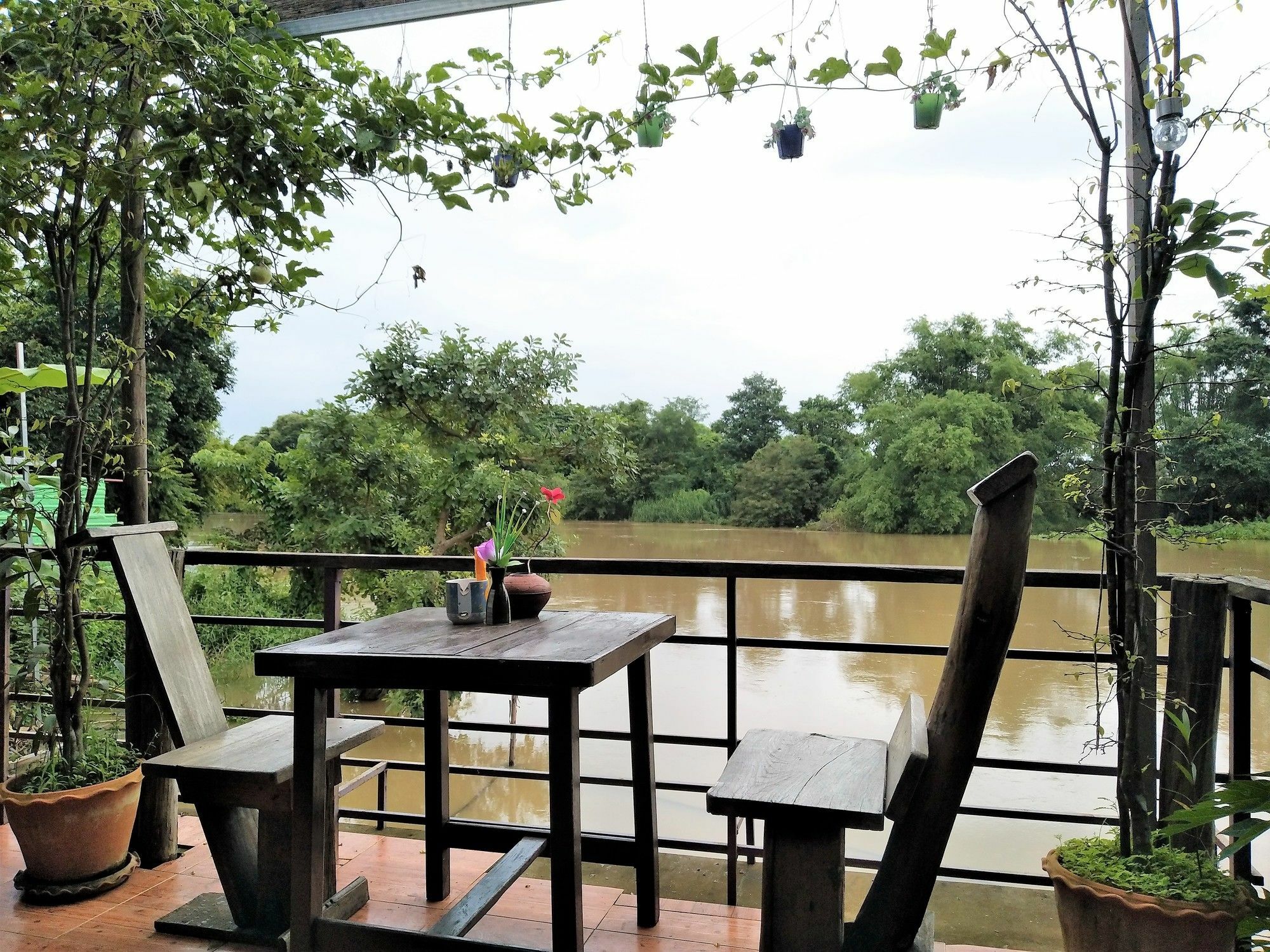 Ausgust Riverside Resort Prachinburi Eksteriør bilde