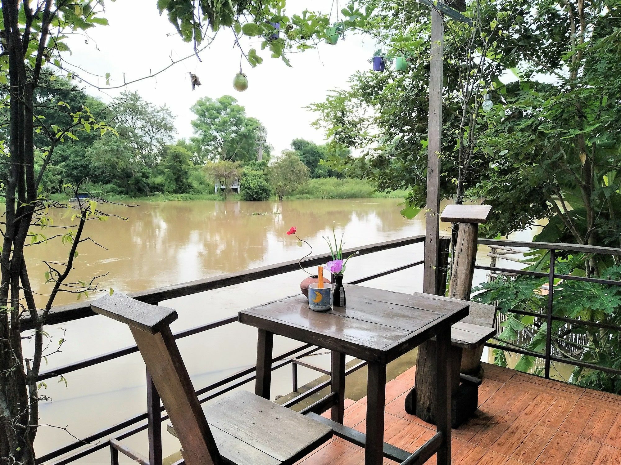 Ausgust Riverside Resort Prachinburi Eksteriør bilde