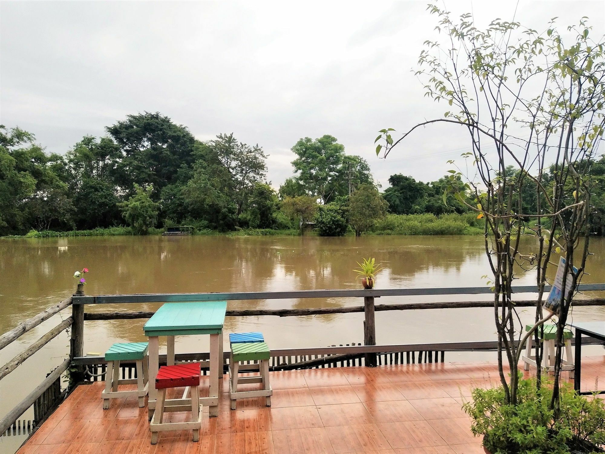 Ausgust Riverside Resort Prachinburi Eksteriør bilde